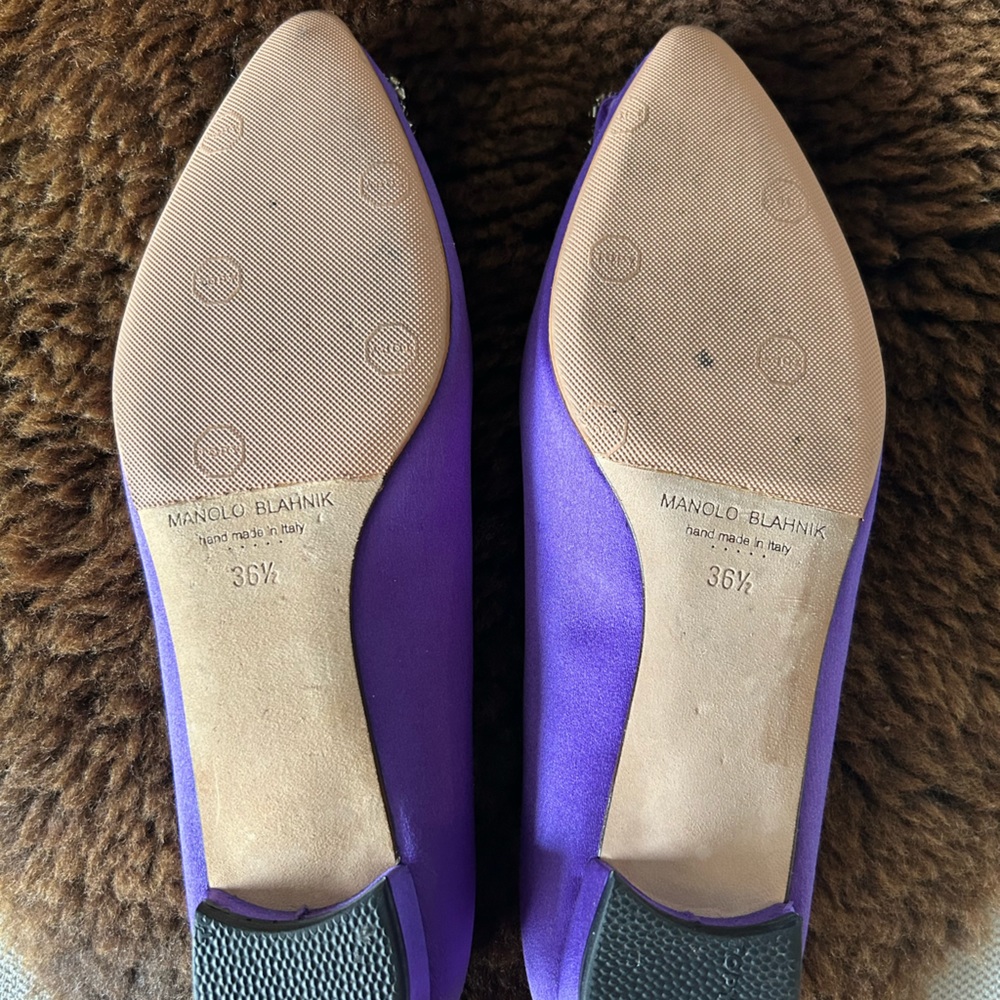 Manolo Blahnik Hangisi Satin Flats - Picture 11 of 13